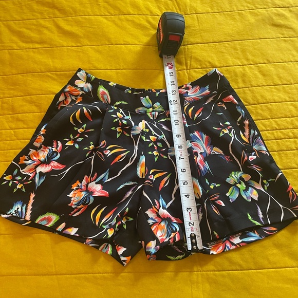Adorable Bar III Black Floral Dress Shorts (3.5” inseam) - Picture 5 of 9